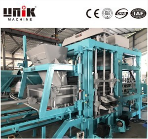 Wat zijn de kenmerken van de holle blok automatische machine?