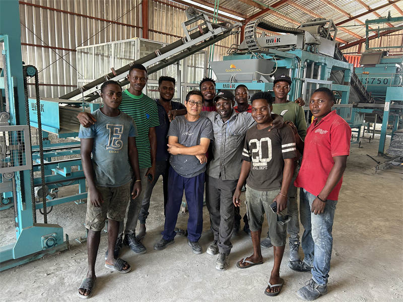 Betonblokvormmachine te koop in Nigeria: UNIK Machinery valt op
