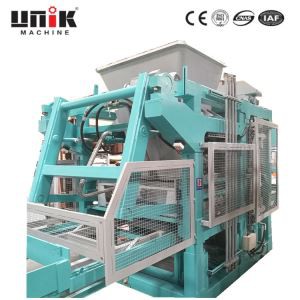 Machine voor het maken van betonblokken met automatische invoer