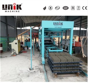 In elkaar grijpende machines voor het maken van stenen